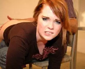 Een vrouw legt uit waarom het belangrijk voor haar is om te huilen als ze op haar billen krijgt: the act of crying for a girl during a spanking is a great emotional and stress relief.
